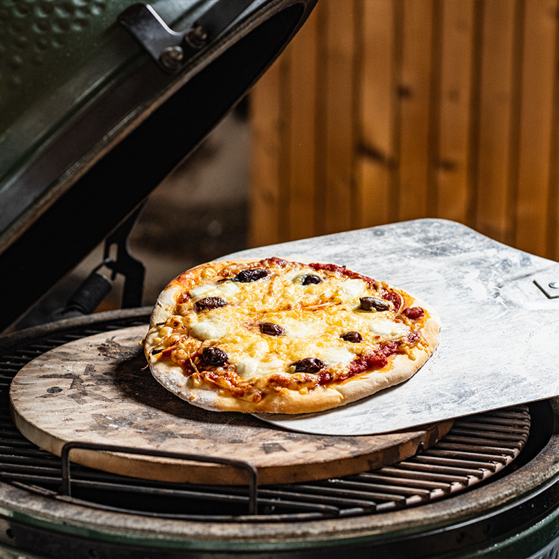 Big Green Egg Back und Pizzastein Mini Max